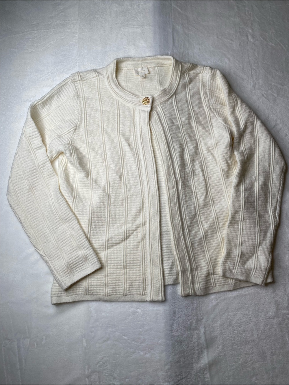Cyrus Women’s Cream Ribbed Knit Cardigan with Gold Button Size L